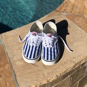 vans authentic white blue stripe